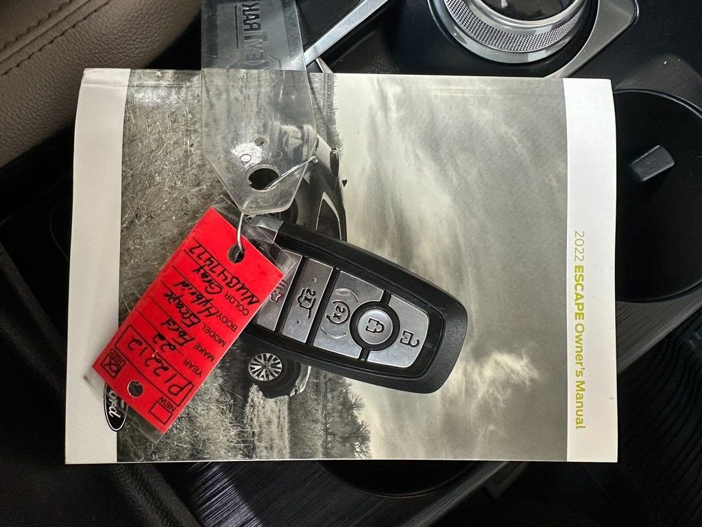 Used 2022 Ford Escape SEL w/ Technology Package image 9