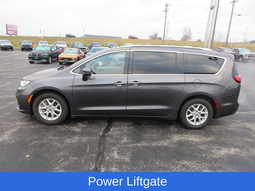 Used 2021 Chrysler Pacifica Touring-L video 2