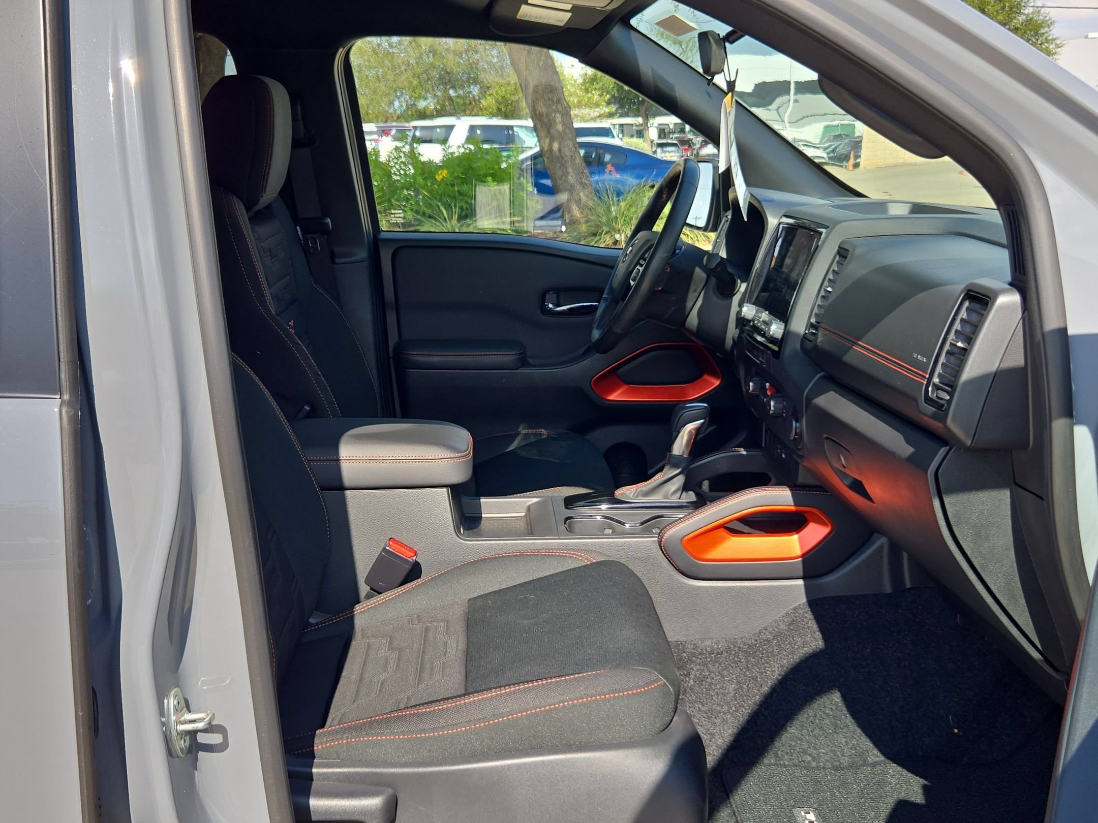 Used 2024 Nissan Frontier Pro-X RWD image 25