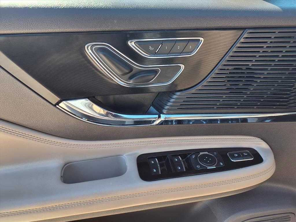 Certified 2021 Lincoln Corsair Standard w/ Premium Package image 23