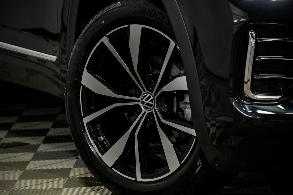 Certified 2025 Volkswagen Atlas SEL Premium R-Line AWD/4WD image 3