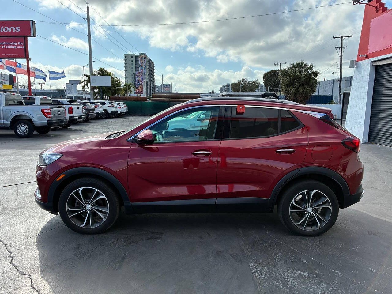 Used 2021 Buick Encore GX Essence w/ Advanced Technology Package FWD image 2
