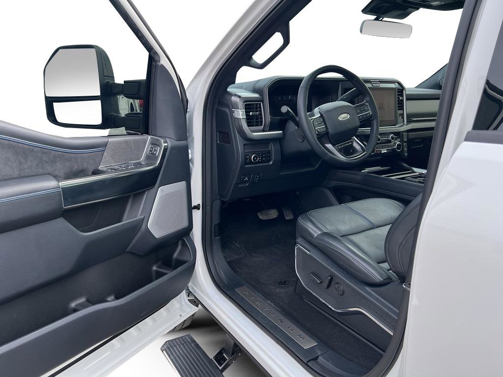 Used 2025 Ford F350 Platinum image 11