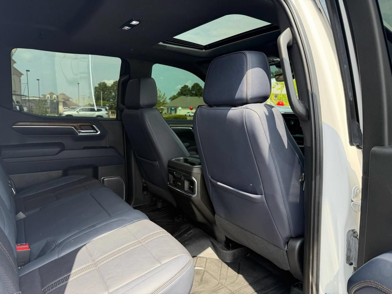 Used 2023 Chevrolet Silverado 1500 High Country w/ High Country Premium Package AWD/4WD image 18