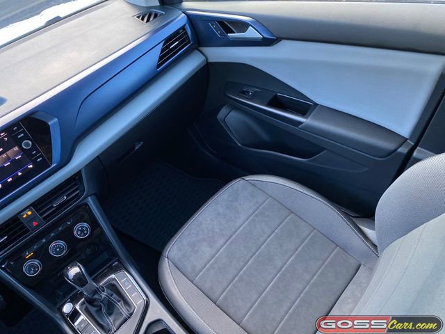 Used 2023 Volkswagen Taos SE w/ Panoramic Sunroof Package image 16