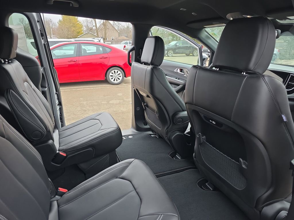 New 2026 Chrysler Pacifica Select image 11
