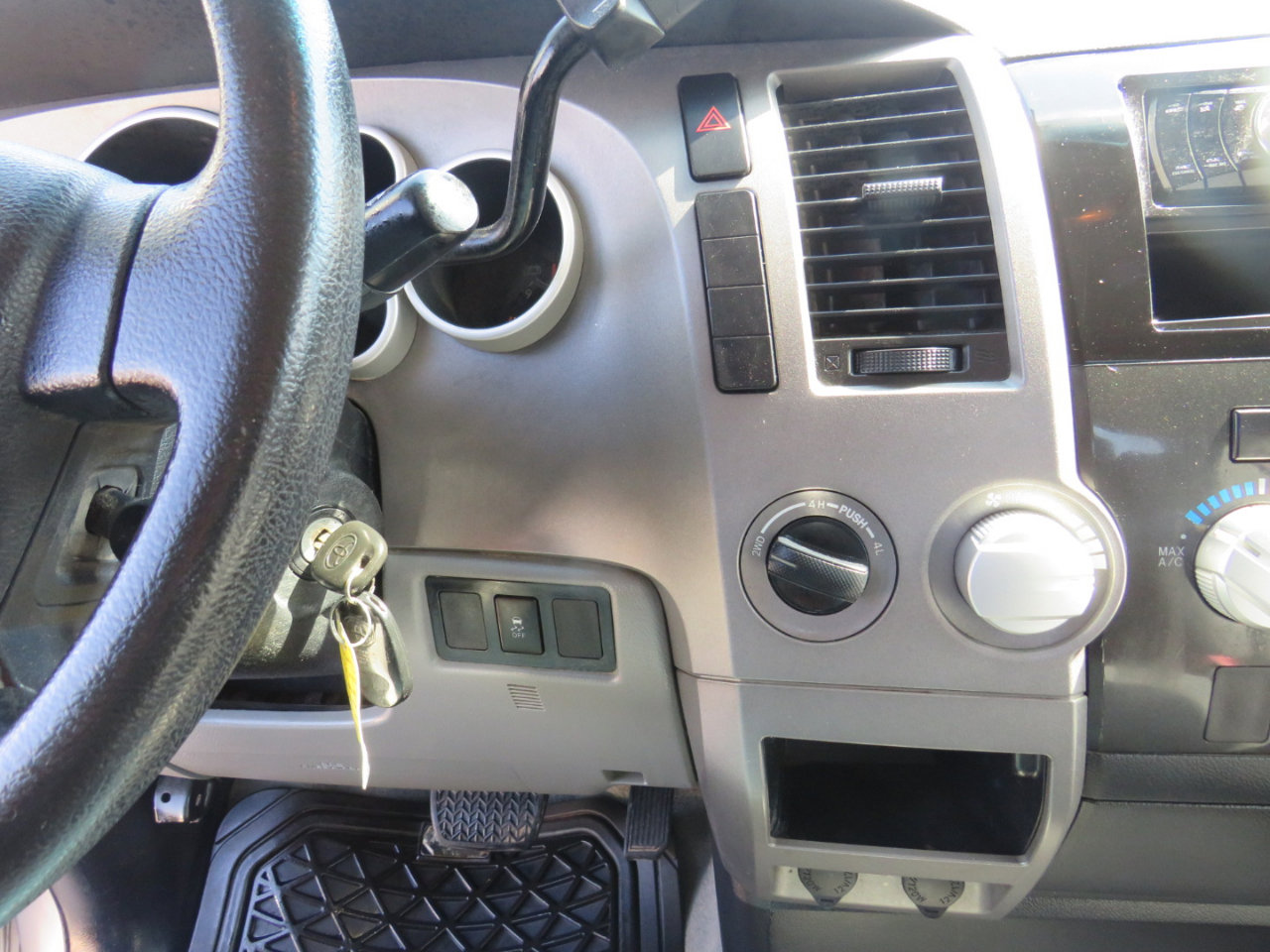 Used 2011 Toyota Tundra 4x4 Double Cab w/ Tow Pkg image 16