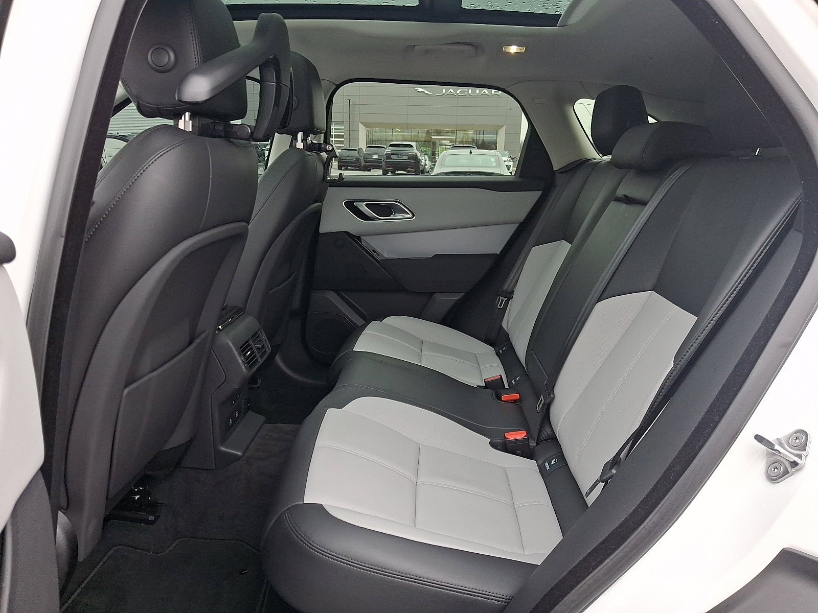 Used 2025 Land Rover Range Rover Velar S AWD/4WD image 9