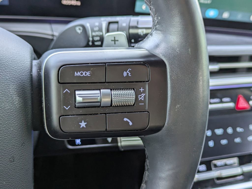 Used 2025 Hyundai Santa Fe Limited image 28