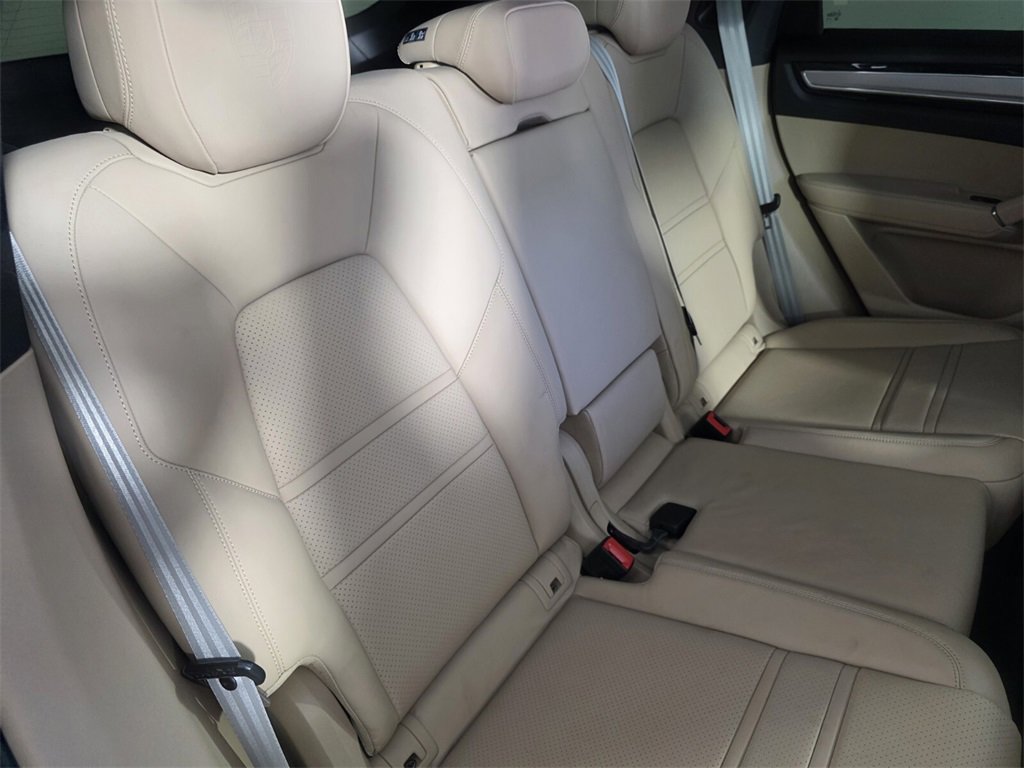 Used 2022 Porsche Cayenne image 30