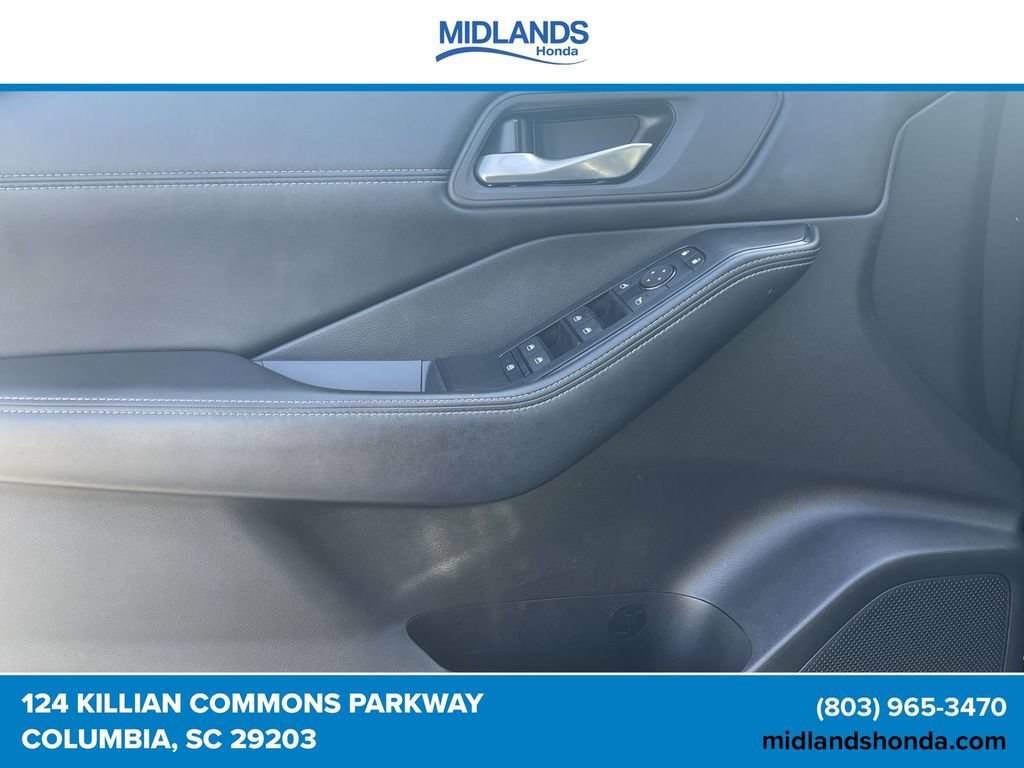 Used 2024 Nissan Rogue SV w/ SV Premium Package FWD image 17