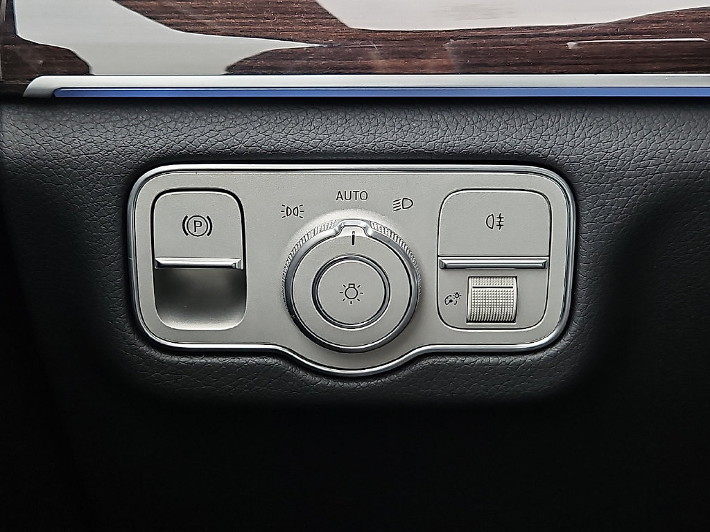 Used 2025 Mercedes-Benz GLS 450 4MATIC image 21