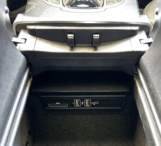 Used 2019 Mercedes-Benz C 300 Sedan image 42