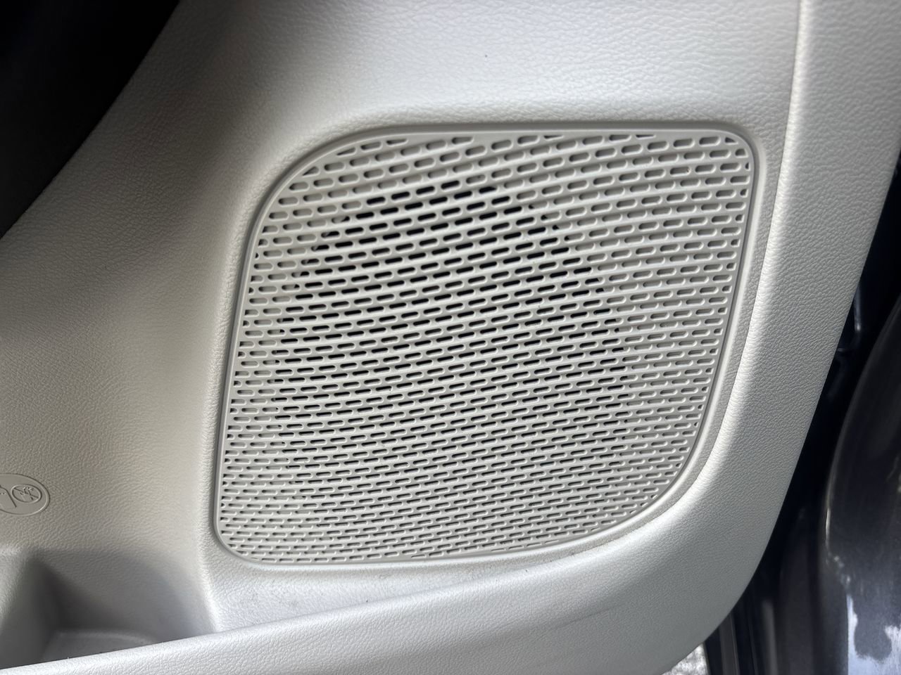 Used 2021 Chrysler Voyager LX image 18