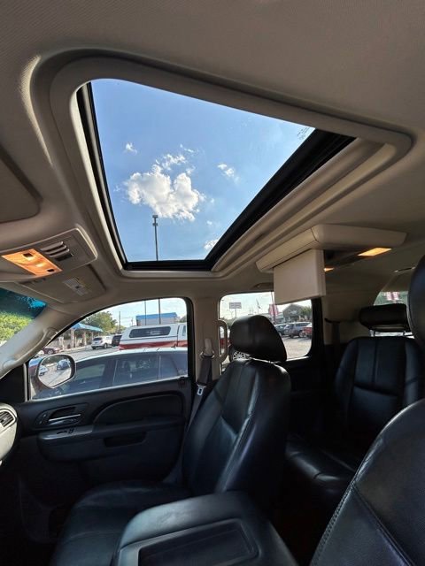 Used 2010 Chevrolet Suburban LT AWD/4WD image 25