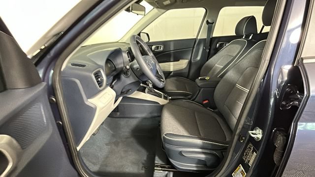 Used 2025 Hyundai Venue Limited FWD image 11