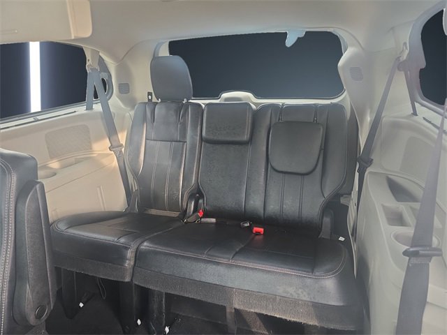 Used 2015 Chrysler Town & Country Touring w/ Driver Convenience Group image 13