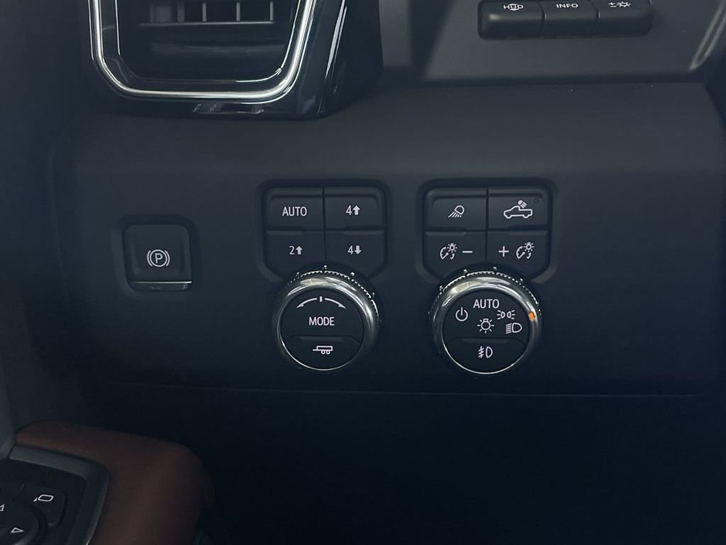 New 2026 GMC Sierra 3500 Denali Ultimate AWD/4WD image 18