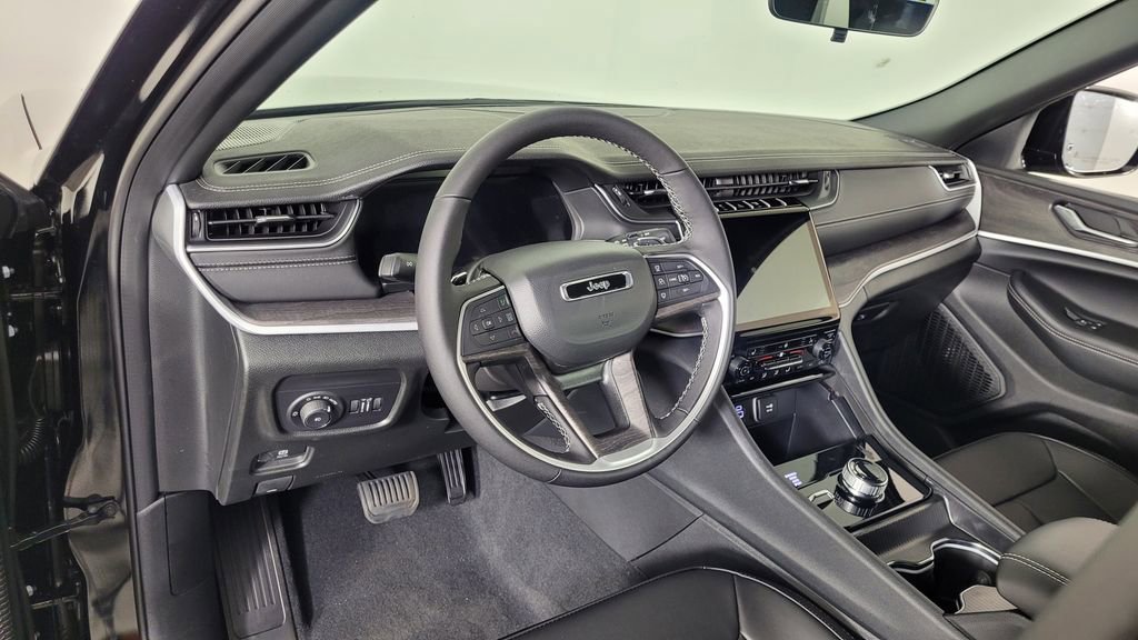 New 2025 Jeep Grand Cherokee Limited image 14