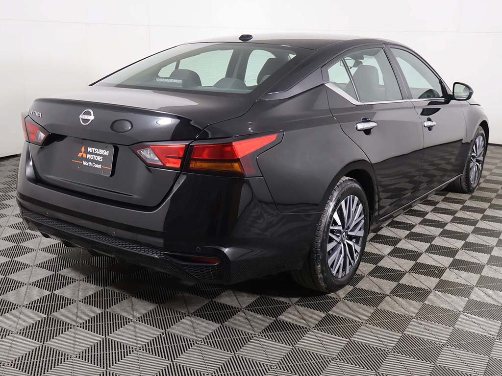 Used 2025 Nissan Altima 2.5 SV FWD image 7