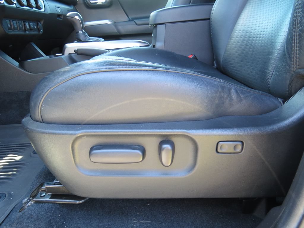 Used 2023 Toyota Tacoma Limited AWD/4WD image 19