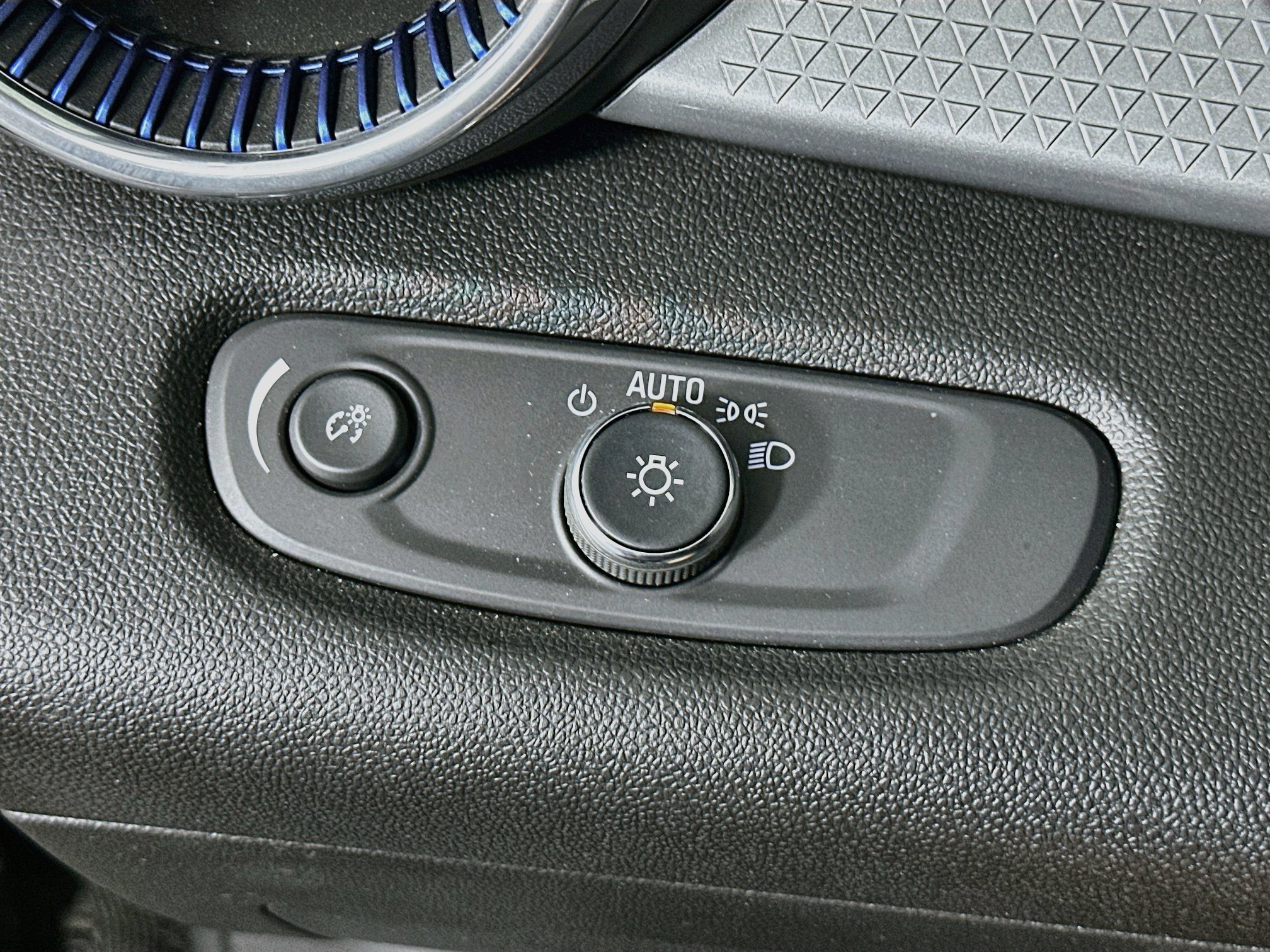 Used 2026 Chevrolet Trax LT FWD image 16