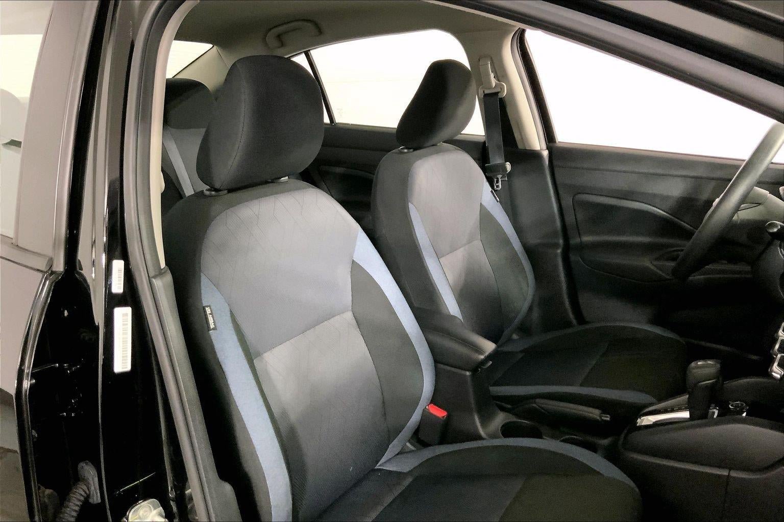 Used 2025 Nissan Versa SV FWD image 7