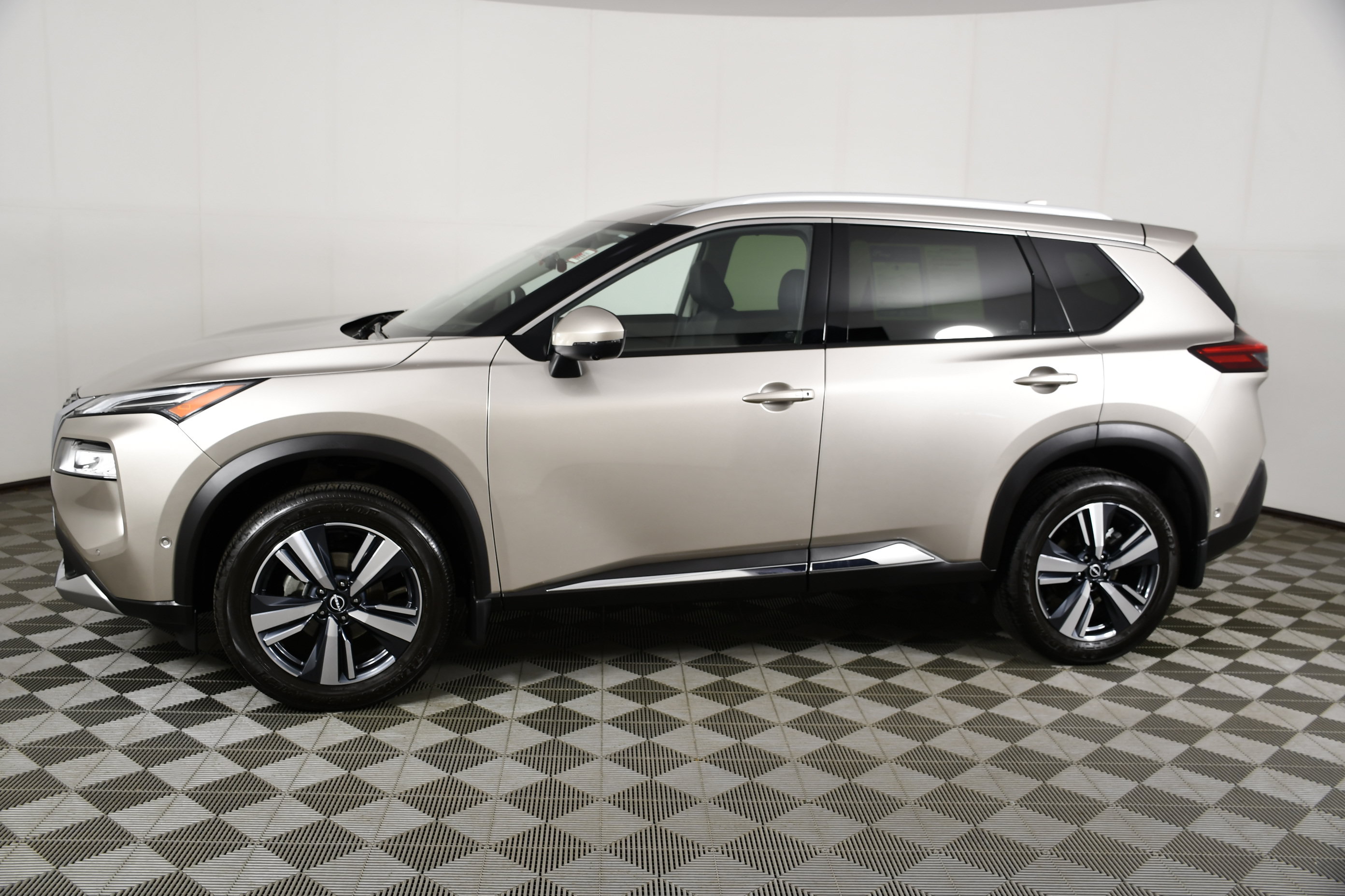 Used 2023 Nissan Rogue Platinum w/ Platinum Premium Package AWD/4WD image 9
