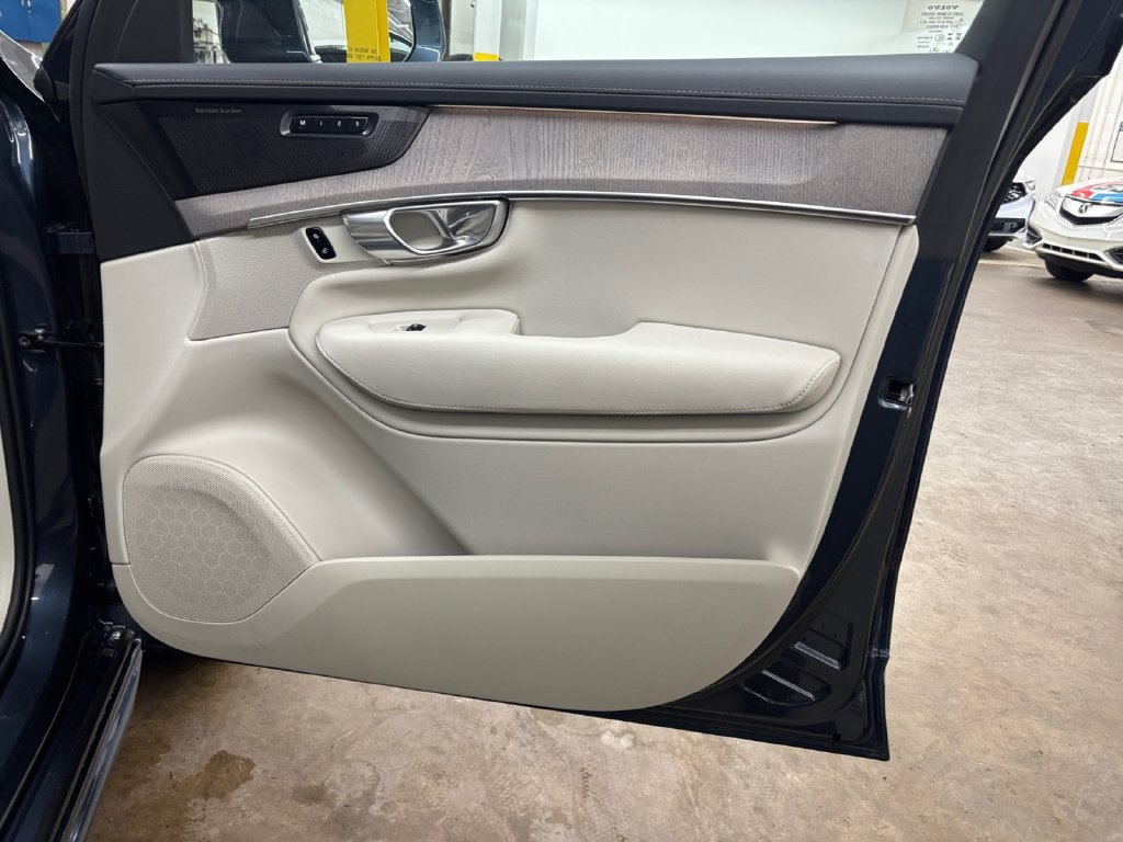 Certified 2026 Volvo XC90 B6 Ultra AWD/4WD image 16