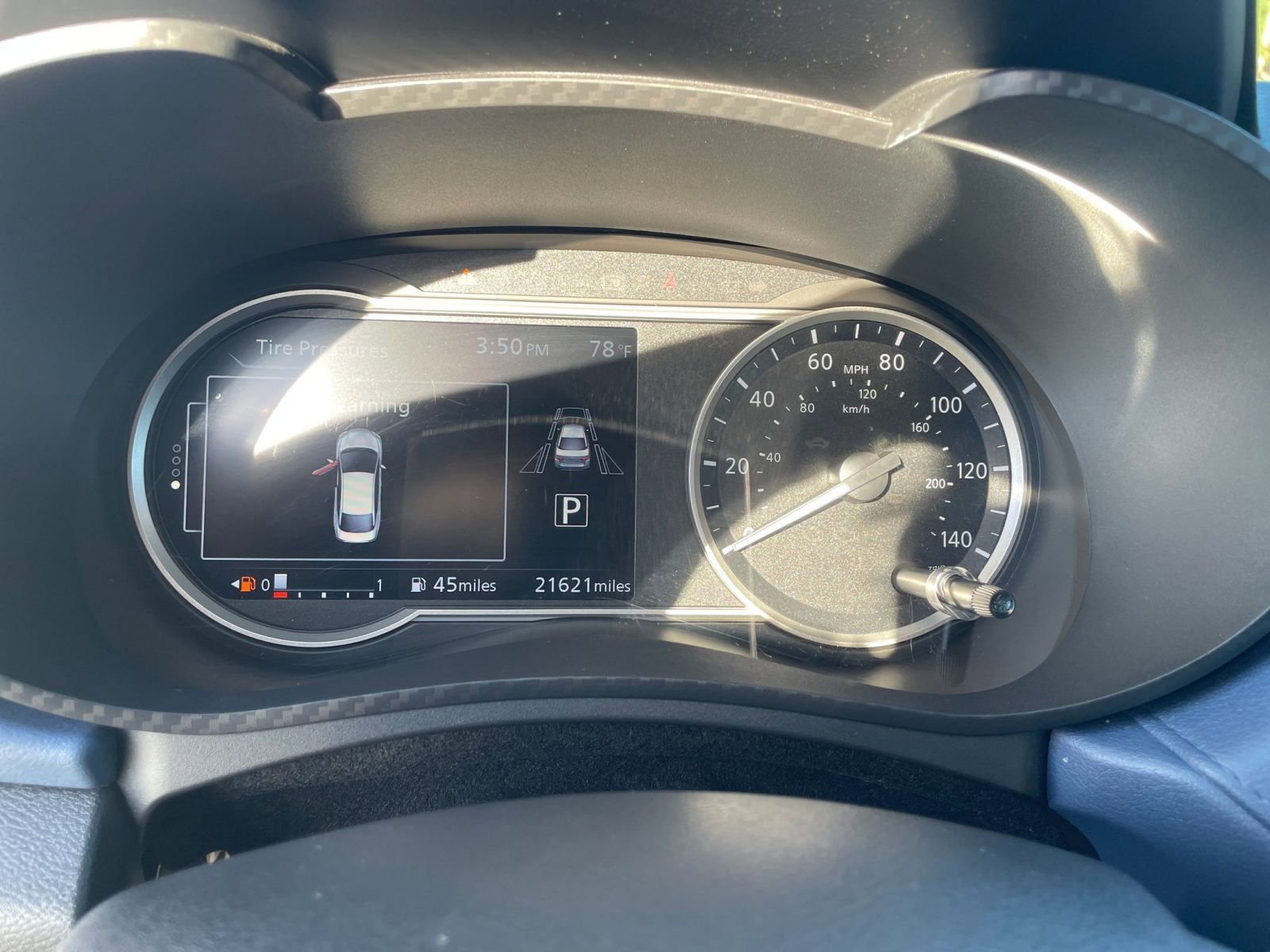 Used 2025 Nissan Versa SV w/ Trunk Package image 38