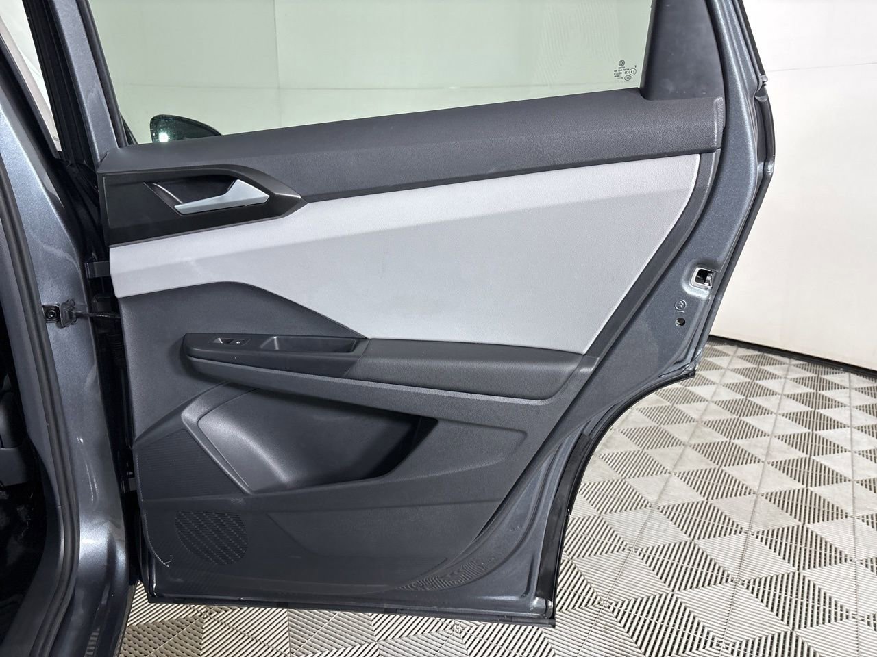 Used 2023 Volkswagen Taos SE w/ Panoramic Sunroof Package image 23