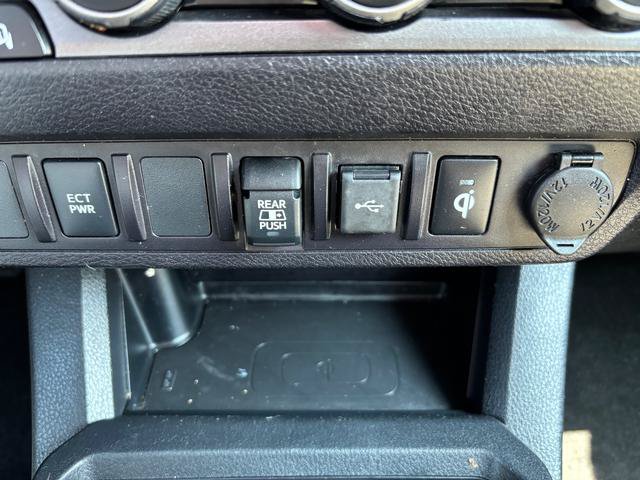 Used 2022 Toyota Tacoma TRD Off-Road AWD/4WD image 21