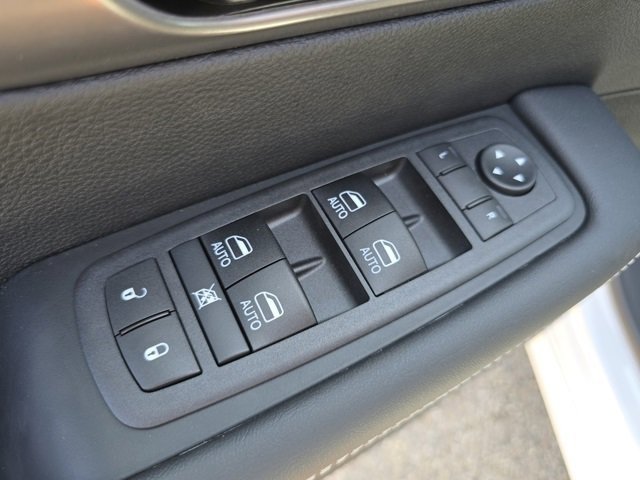 New 2025 Chrysler Pacifica Select w/ Fav Edition Package image 28