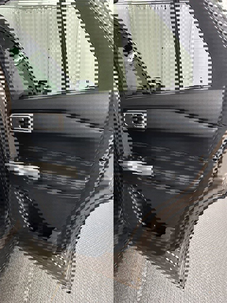 Used 2021 Ford Explorer XLT w/ Equipment Group 202A image 31