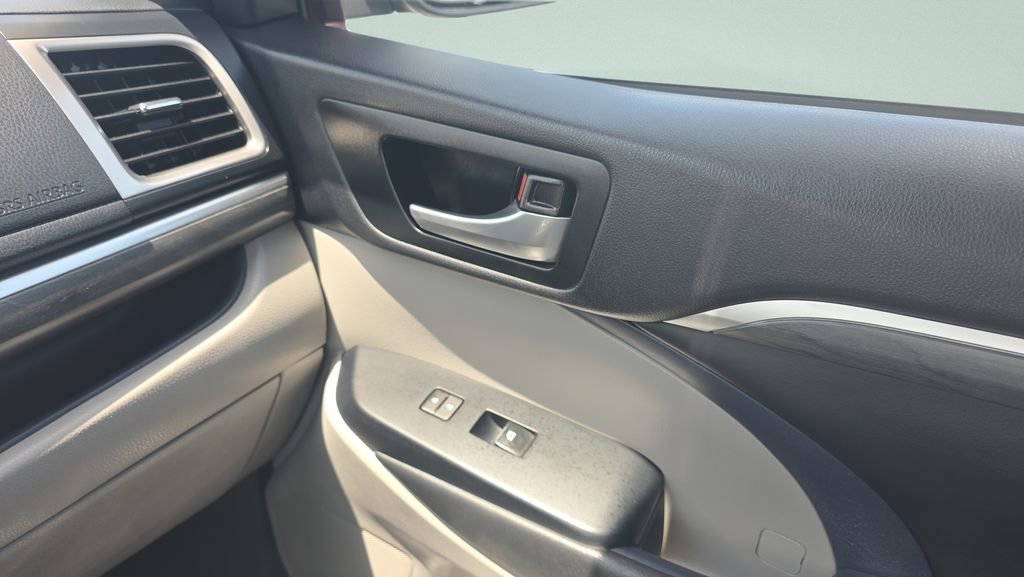 Used 2018 Toyota Highlander Limited AWD/4WD image 13