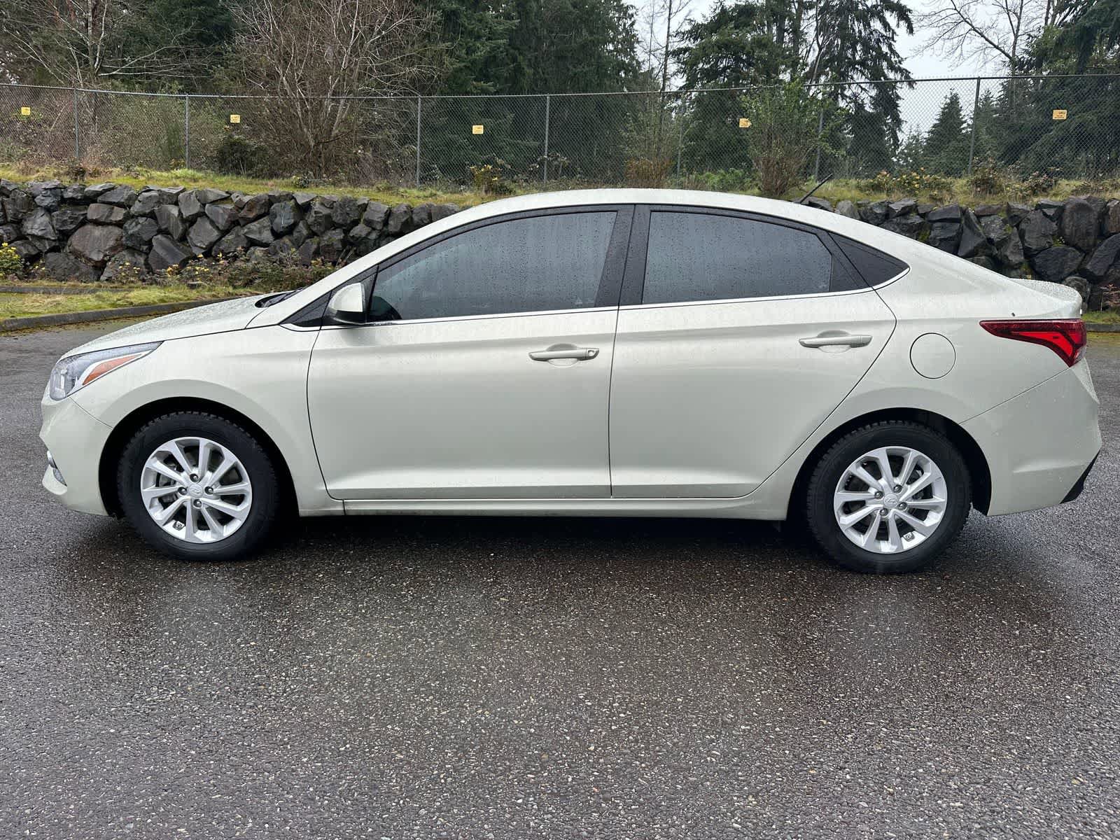Used 2019 Hyundai Accent SEL image 2