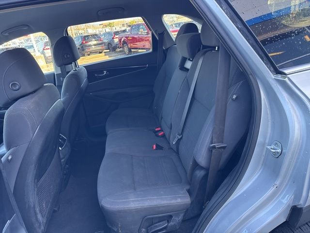 Used 2017 Kia Sorento LX w/ LX Convenience Package image 16