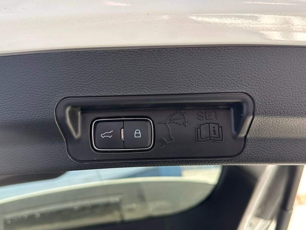 Certified 2023 Ford Explorer Platinum w/ Technology Package image 19