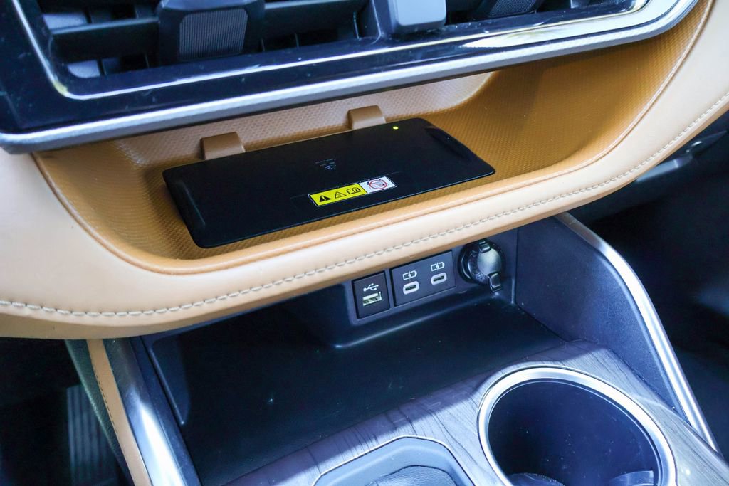 Used 2024 Toyota Highlander Platinum image 17