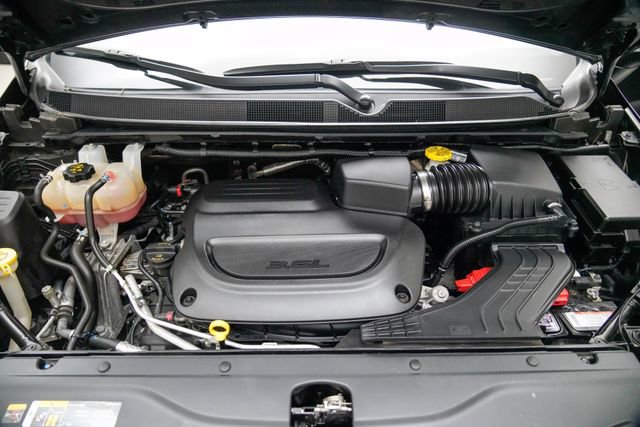 Used 2023 Chrysler Voyager LX image 13