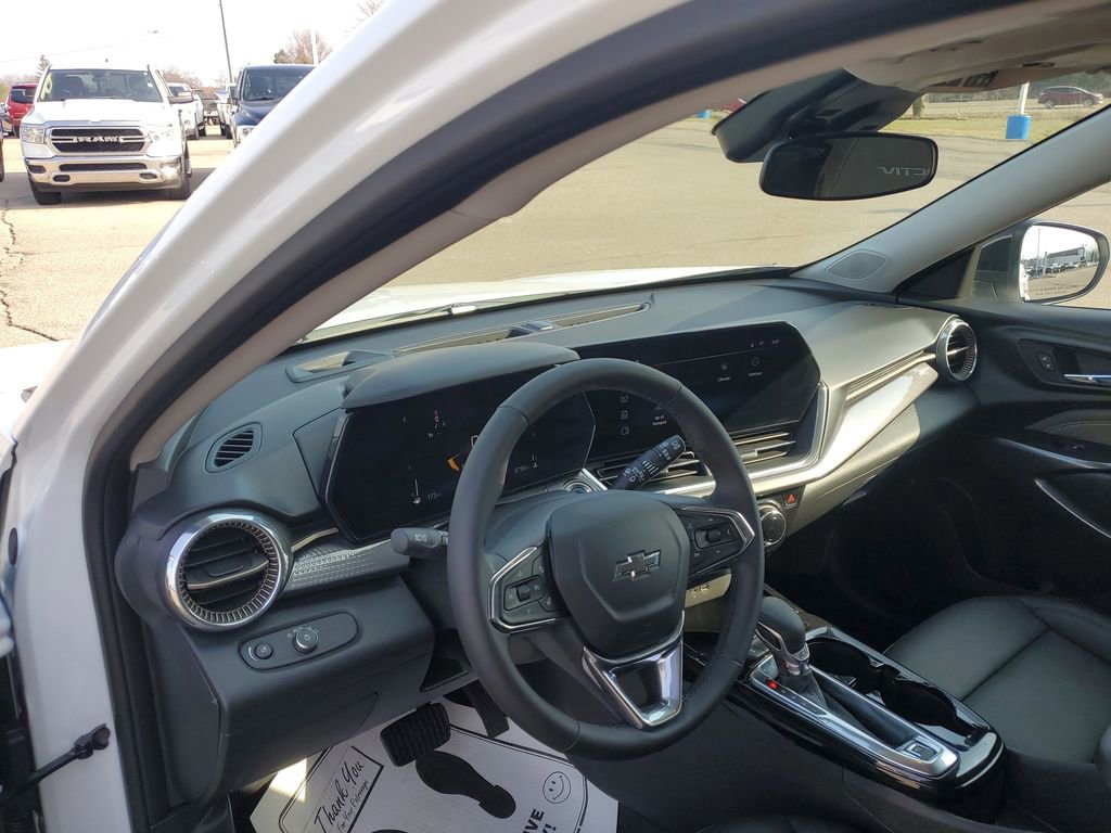 Used 2025 Chevrolet Trax ACTIV w/ Driver Confidence Package image 7