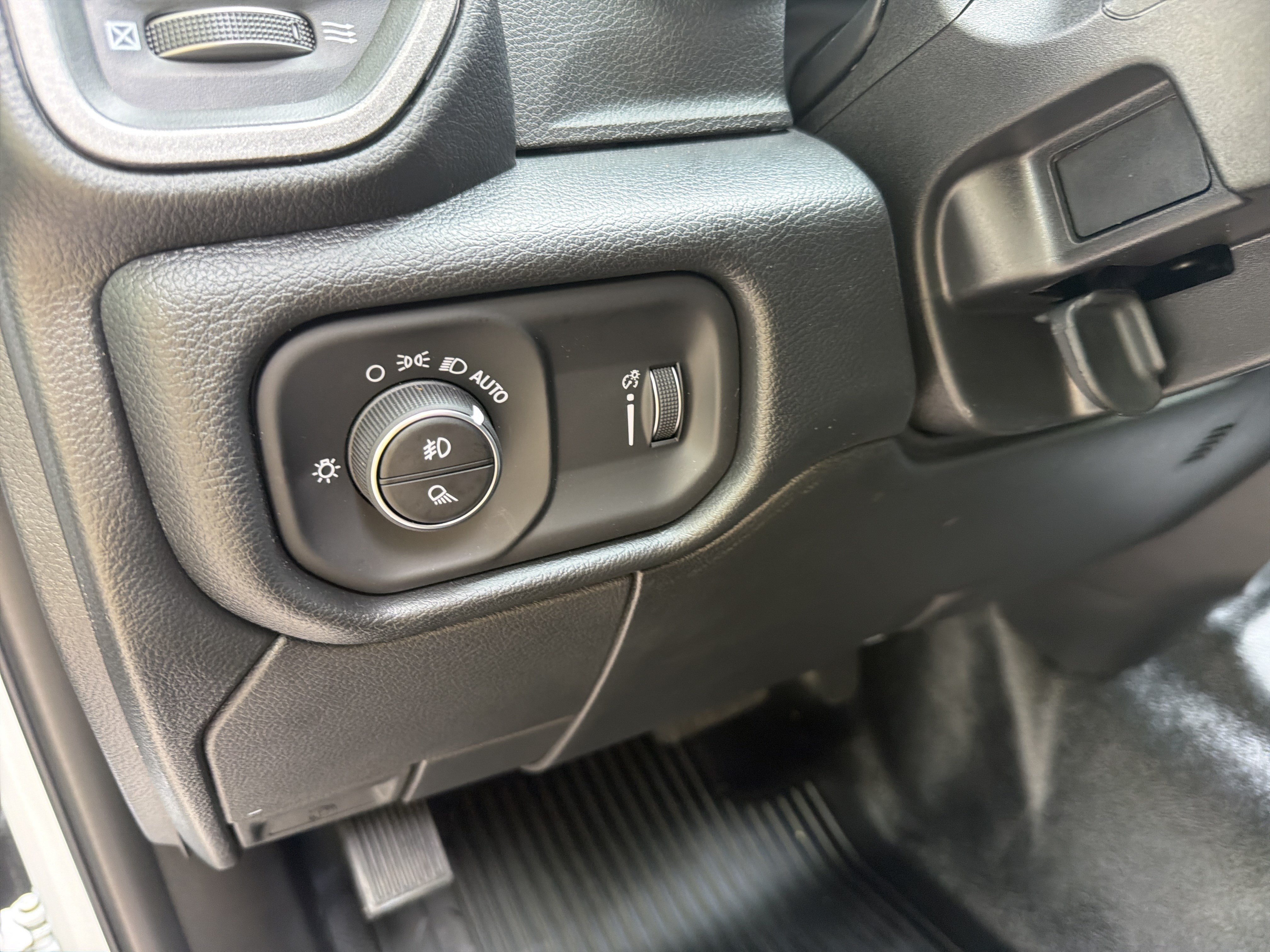 New 2026 RAM 3500 Tradesman AWD/4WD image 19