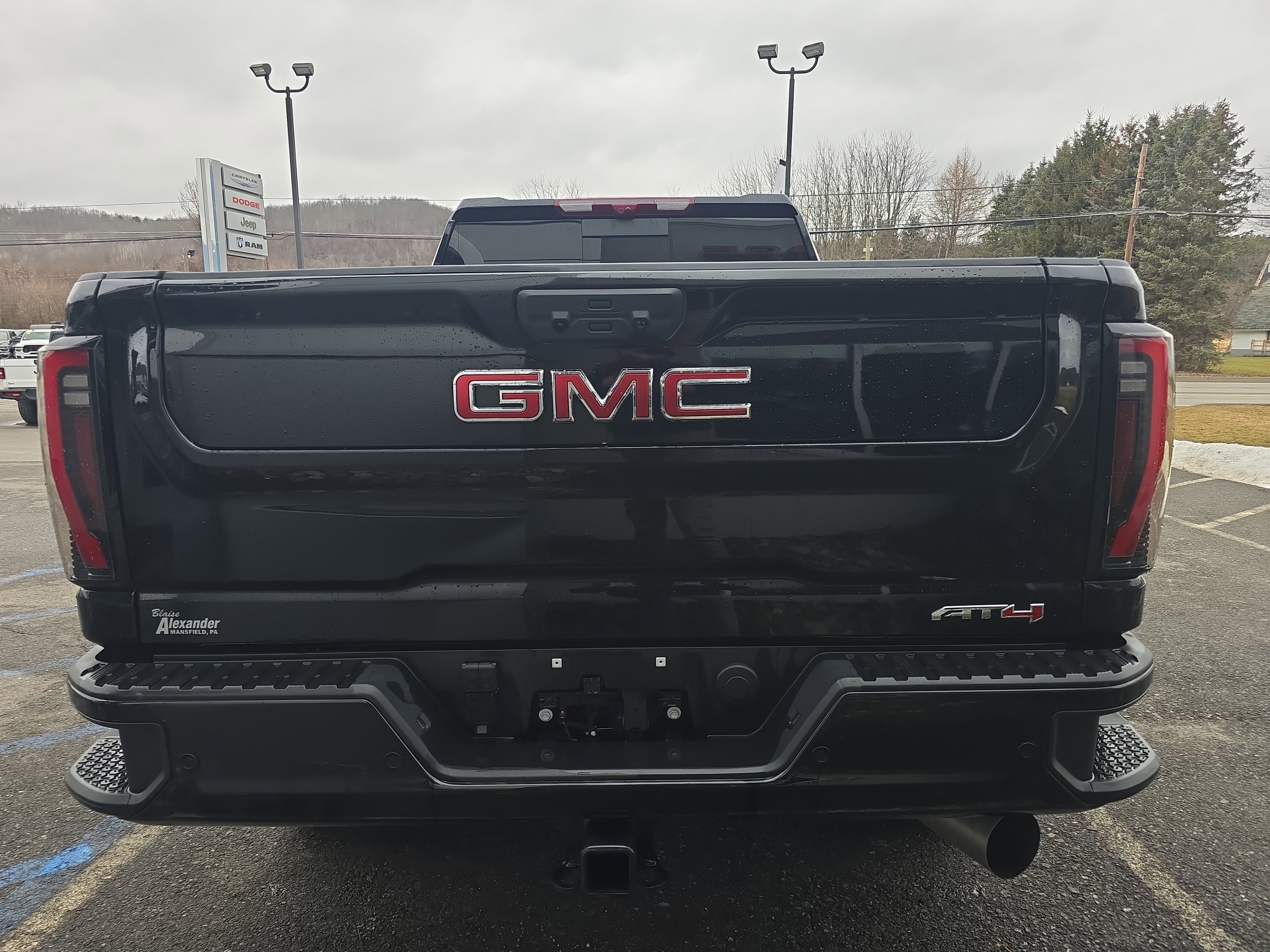 Used 2025 GMC Sierra 2500 AT4 w/ AT4 Premium Plus Package image 4