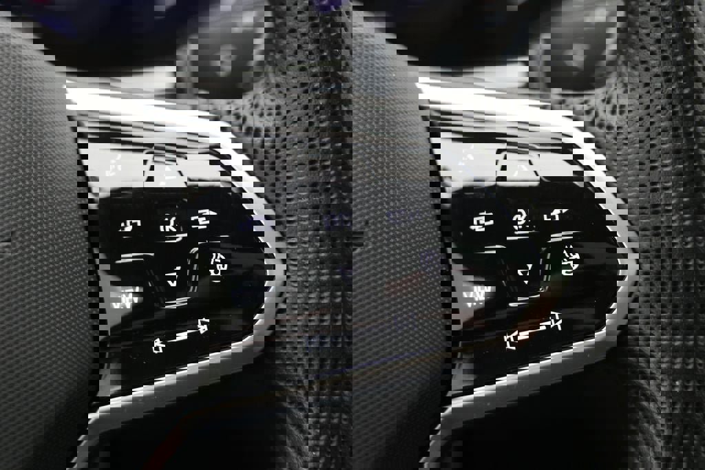 Used 2024 Volkswagen Tiguan SEL R-Line image 23