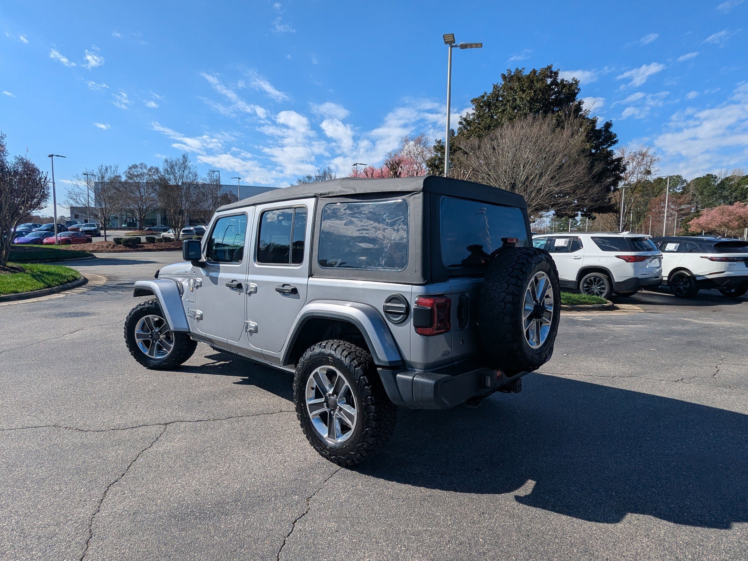 Used 2018 Jeep Wrangler Unlimited Sahara image 12