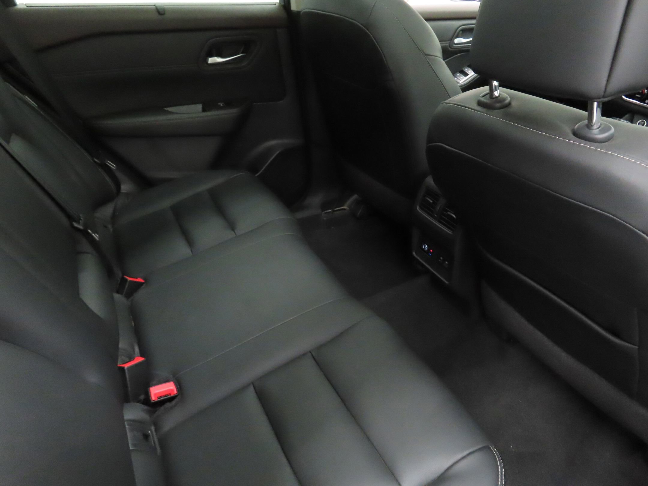 Used 2023 Nissan Rogue SL w/ SL Premium Package image 24