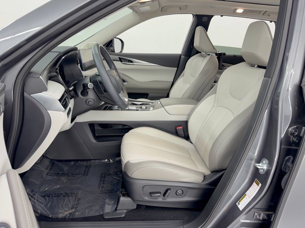 Used 2026 INFINITI QX60 Luxe w/ Family Package FWD image 5