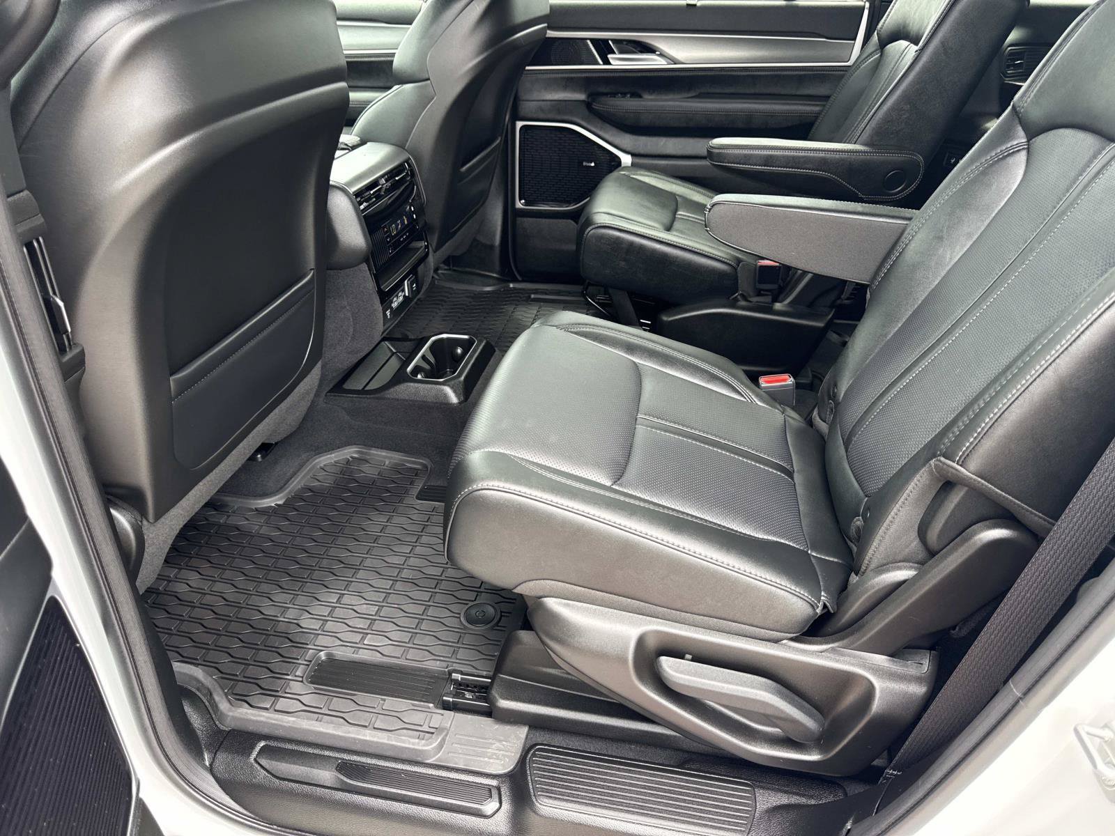 New 2026 Jeep Grand Wagoneer L Limited AWD/4WD image 16