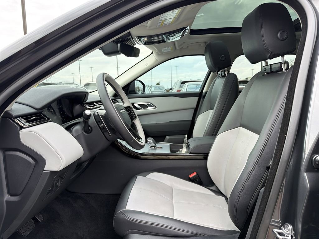 Used 2025 Land Rover Range Rover Velar S image 3