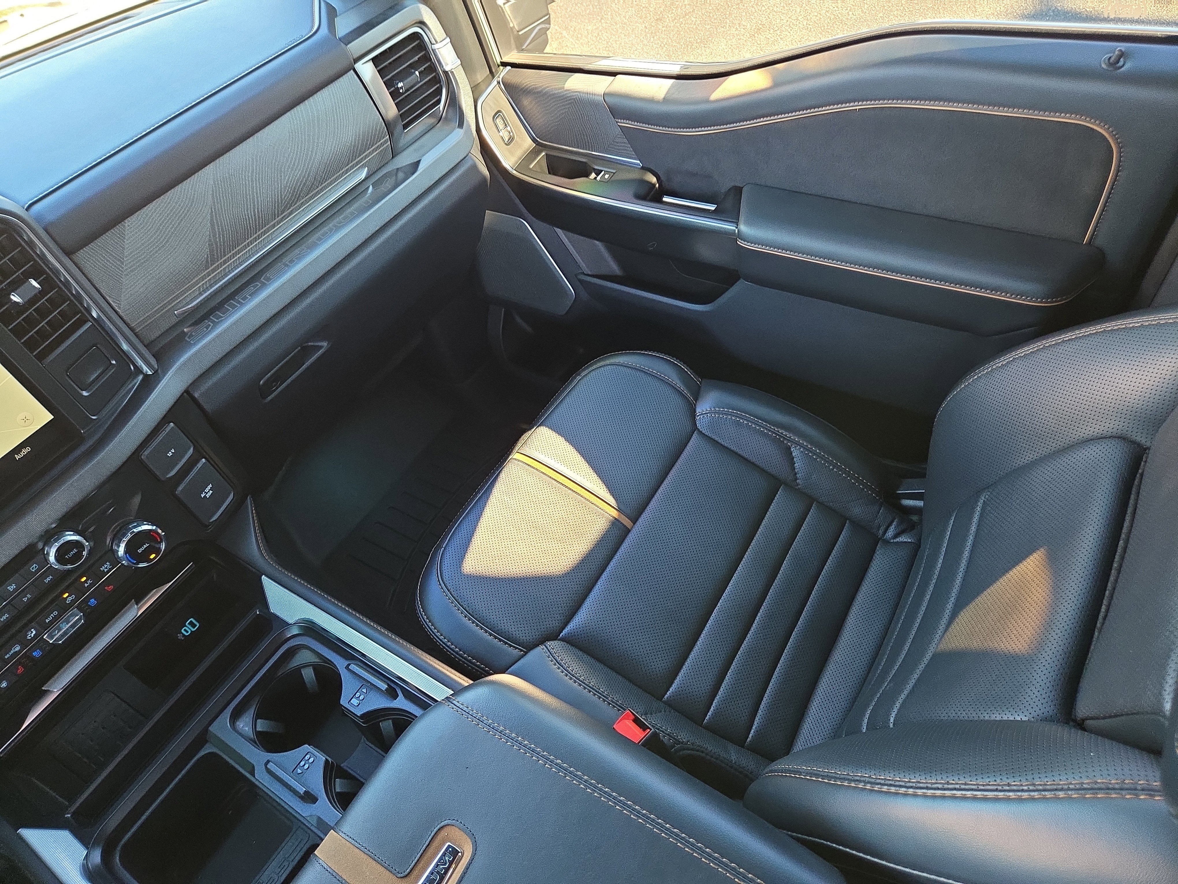 Used 2023 Ford F450 Platinum w/ FX4 Off-Road Package image 17